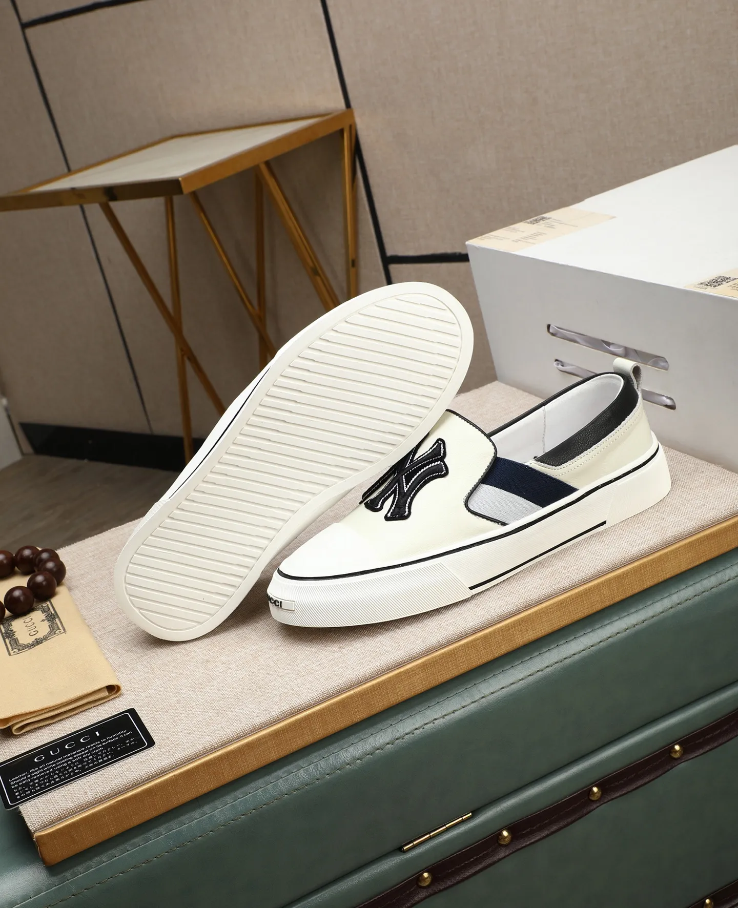 Men's shoes 💰460 GUCCI🔍🔍The latest models are on sale at the same time at the counter. Original calfskin imported from Italy, genuine leather lining, (high-end, extravagant, and classy) with exquisite workmanship. Soles: Original soles specially provided by the original factory. ⚠Exclusive double-layer movable molded soles are super comfortable⚠. Photos of the real thing🎬The real thing is even better🔍🔍"High quality·Follow the order" Code number 38-44